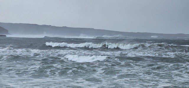 Massive swell, can even see Bartra breaking cleanly